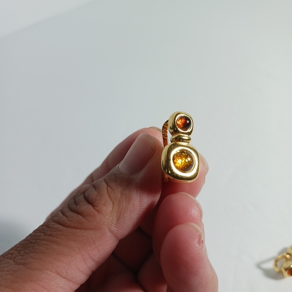 Monet Vintage Jewelry Clip On Earrings Gold Tone - Picture 5 of 7